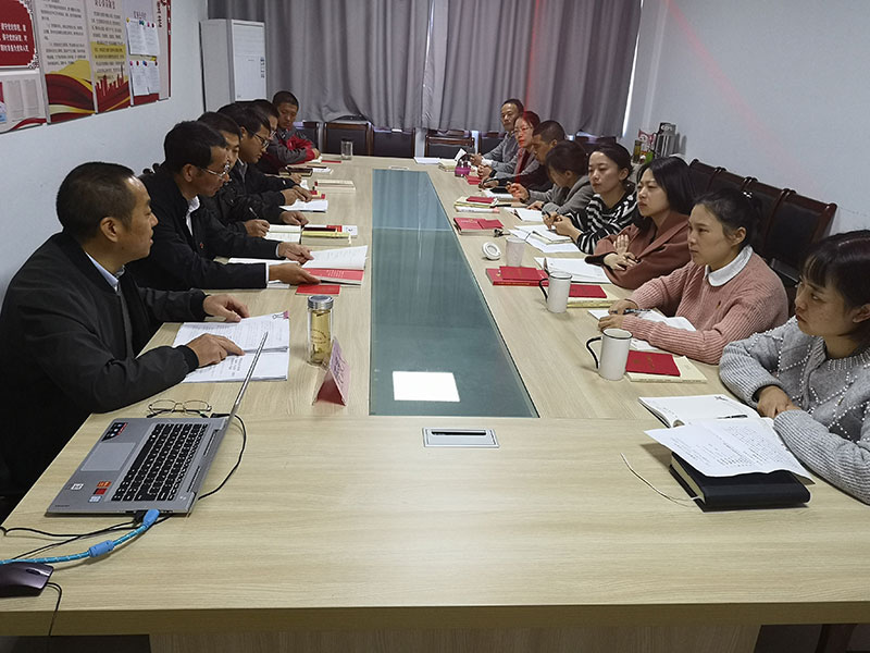 屯溪城建投公司黨支部開展“不忘初心、牢記使命”主題教育“舉旗幟·送理論”宣講活動