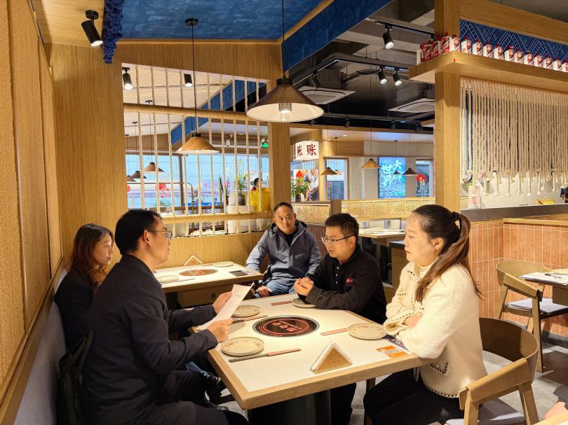 誠(chéng)信賦能強(qiáng)根基&nbsp;協(xié)同提質(zhì)譜新篇&nbsp;區(qū)政府領(lǐng)導(dǎo)走訪首批“真不二價(jià)”誠(chéng)信經(jīng)營(yíng)單