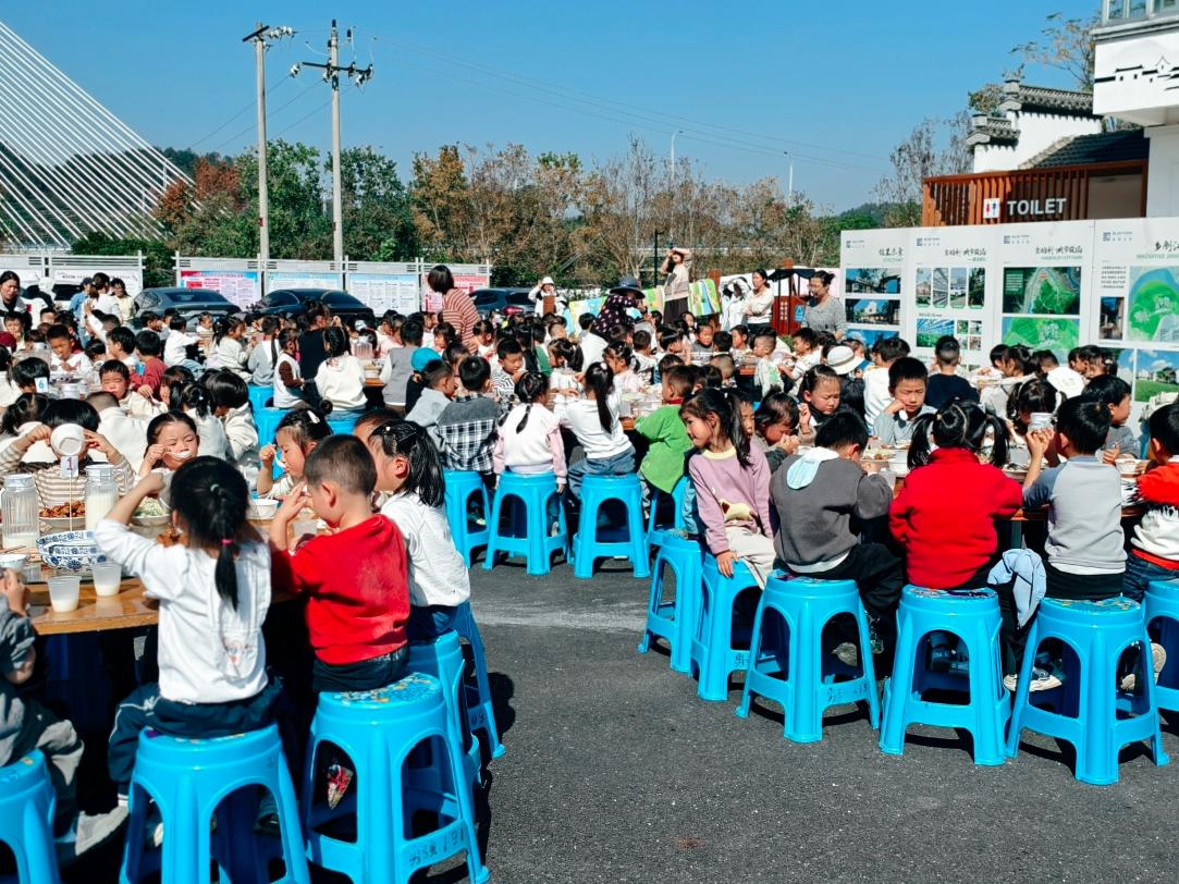 以“童”為橋促振興     農(nóng)耕體驗(yàn)樂翻天